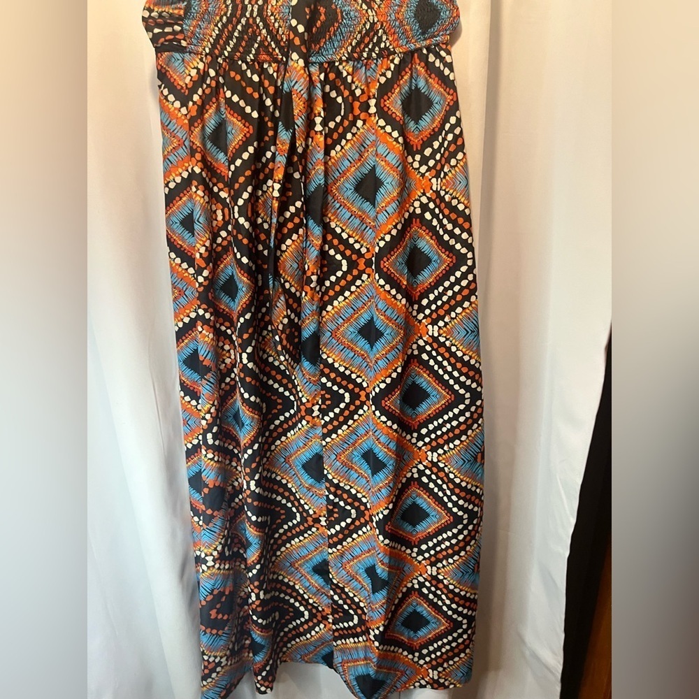 Geometric Patterned halter Maxi Dress - Picture 3 of 7